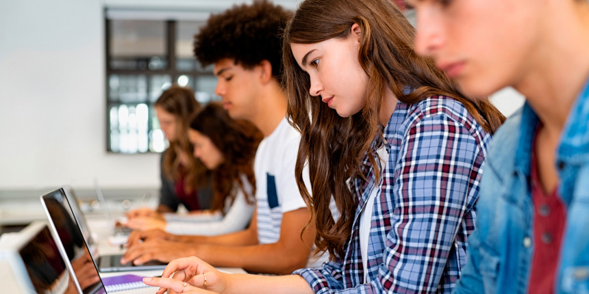 Jovens a fazer candidatura ao ensino superior