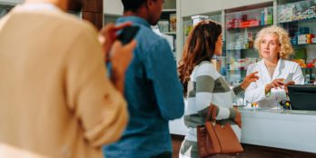 Atendimento prioritário: quem pode passar à frente nas filas?