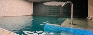 Piscina interior do Mandalay Spa Altis no Porto